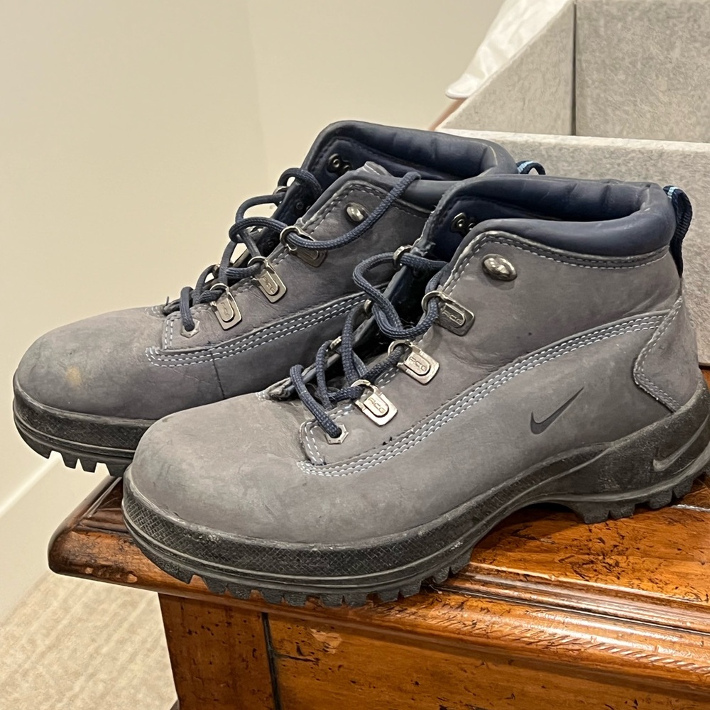 Nike women’s Gray Hiking Boots